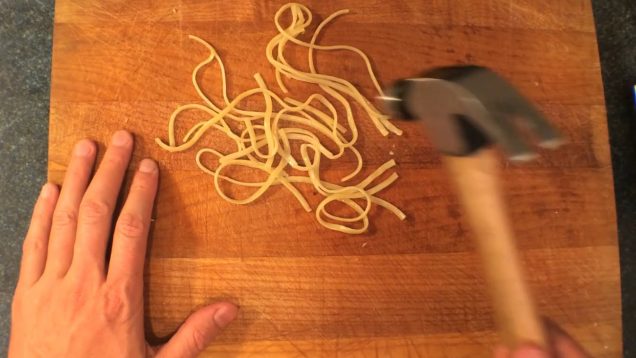 Break-up Pasta – Aglio E Olio – You Suck at Cooking (episode 14)
