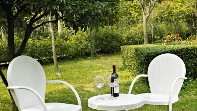 Best-Outdoor-Furniture-for-Garden-in-White-MyHomeDecorIdeas.Com_.jpg