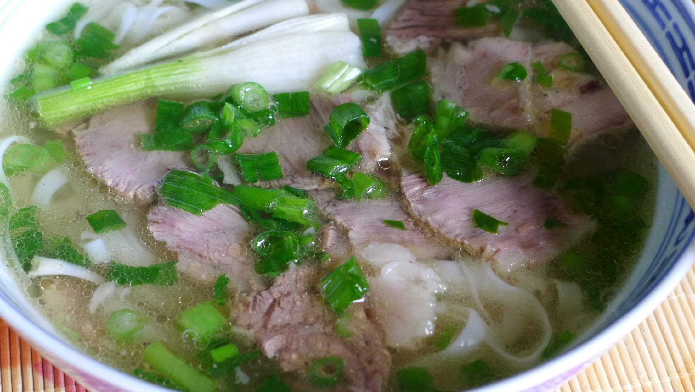 pho-bo-vietnamese-beef-noodle-soup-recipe-hubanero