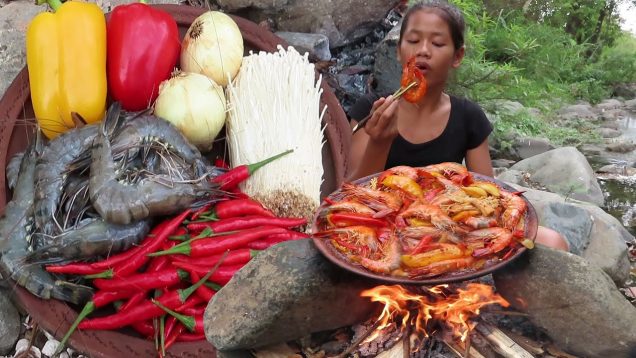 Cooking Shrimp Curry Spicy with Bell peppers for Food – Survival skills Anywhere Ep 87